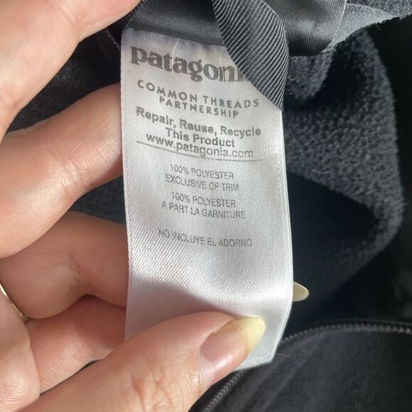 Patagonia Synchilla Sweater Womens Small Black Full Zip Slimming Broken Zip Tab - Picture 15 of 16